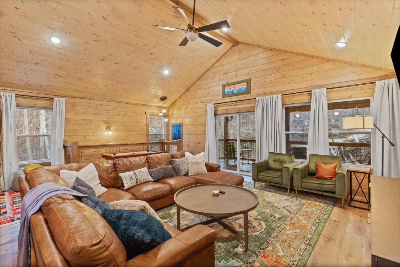 Mins To Gburg Sleeps 8 Hot Tub Arcade Area Pool Villa Гетлинбург Екстериор снимка