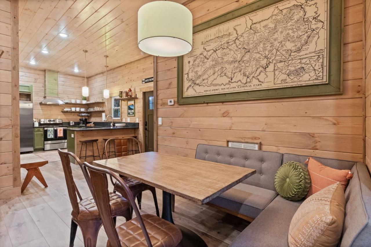 Mins To Gburg Sleeps 8 Hot Tub Arcade Area Pool Villa Гетлинбург Екстериор снимка