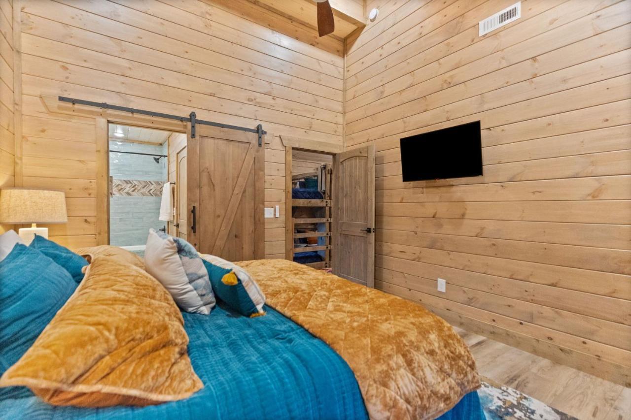 Mins To Gburg Sleeps 8 Hot Tub Arcade Area Pool Villa Гетлинбург Екстериор снимка