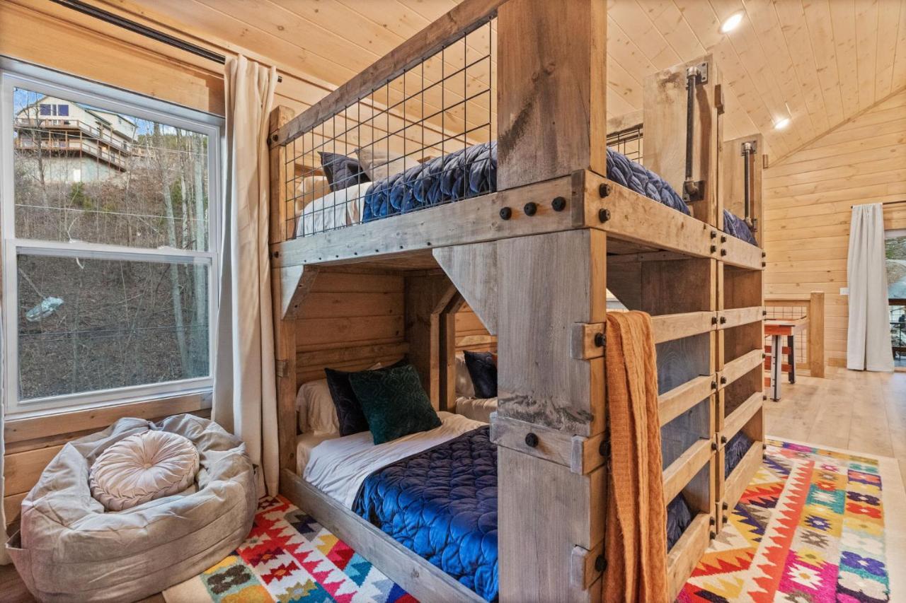 Mins To Gburg Sleeps 8 Hot Tub Arcade Area Pool Villa Гетлинбург Екстериор снимка