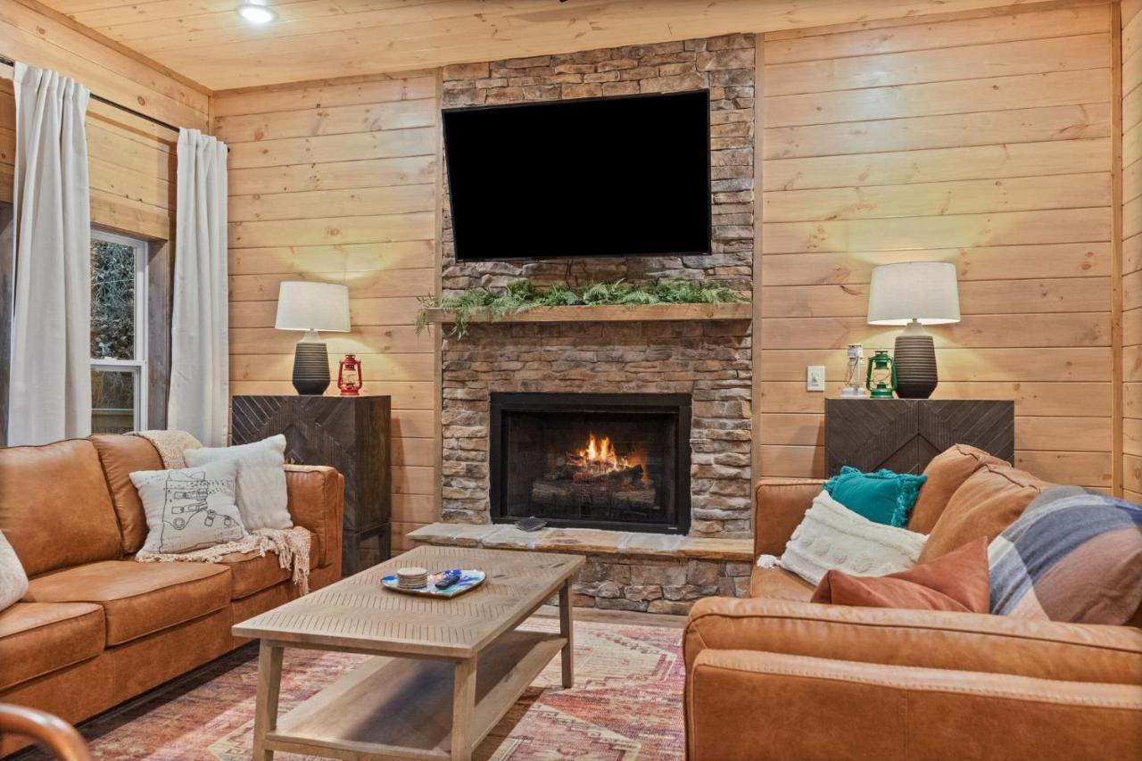 Mins To Gburg Sleeps 8 Hot Tub Arcade Area Pool Villa Гетлинбург Екстериор снимка