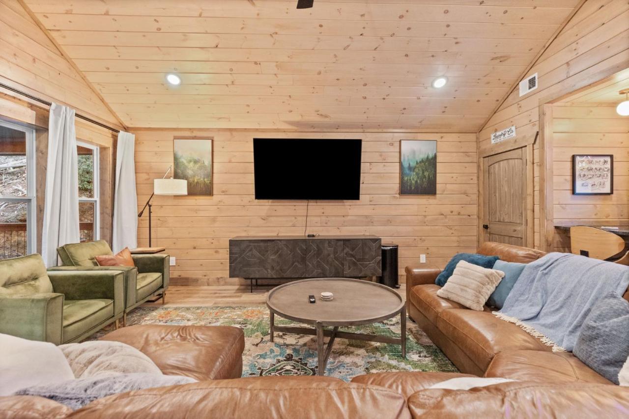 Mins To Gburg Sleeps 8 Hot Tub Arcade Area Pool Villa Гетлинбург Екстериор снимка