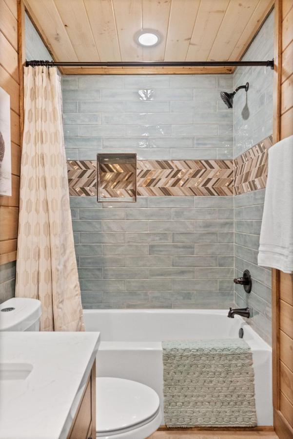 Mins To Gburg Sleeps 8 Hot Tub Arcade Area Pool Villa Гетлинбург Екстериор снимка