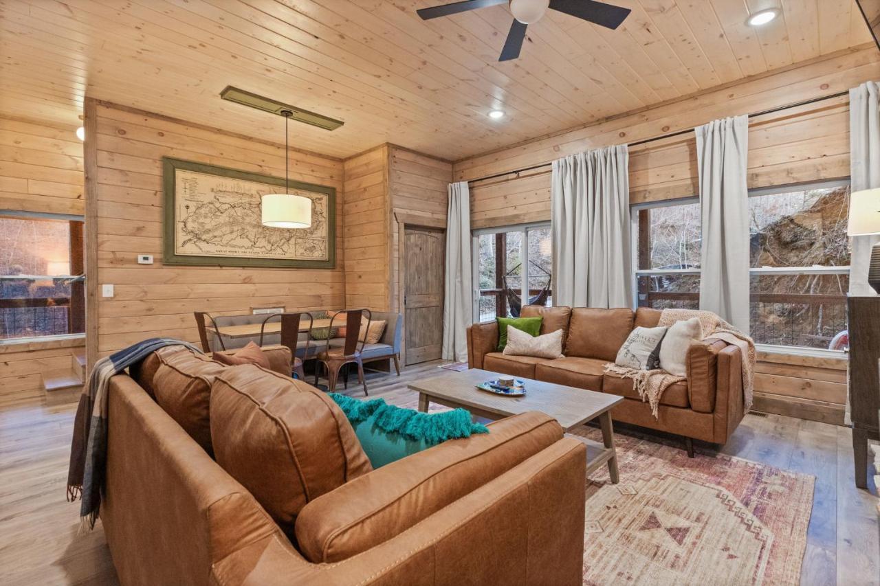 Mins To Gburg Sleeps 8 Hot Tub Arcade Area Pool Villa Гетлинбург Екстериор снимка
