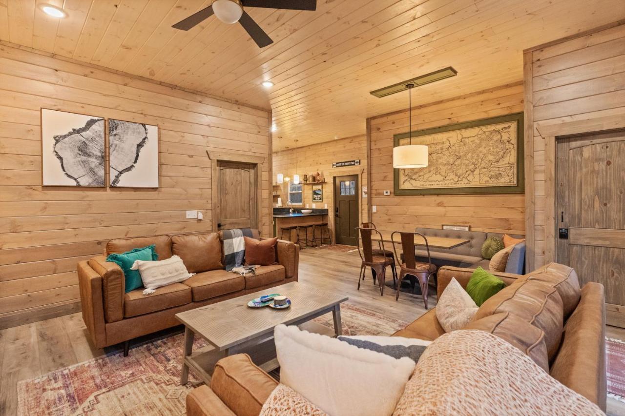 Mins To Gburg Sleeps 8 Hot Tub Arcade Area Pool Villa Гетлинбург Екстериор снимка
