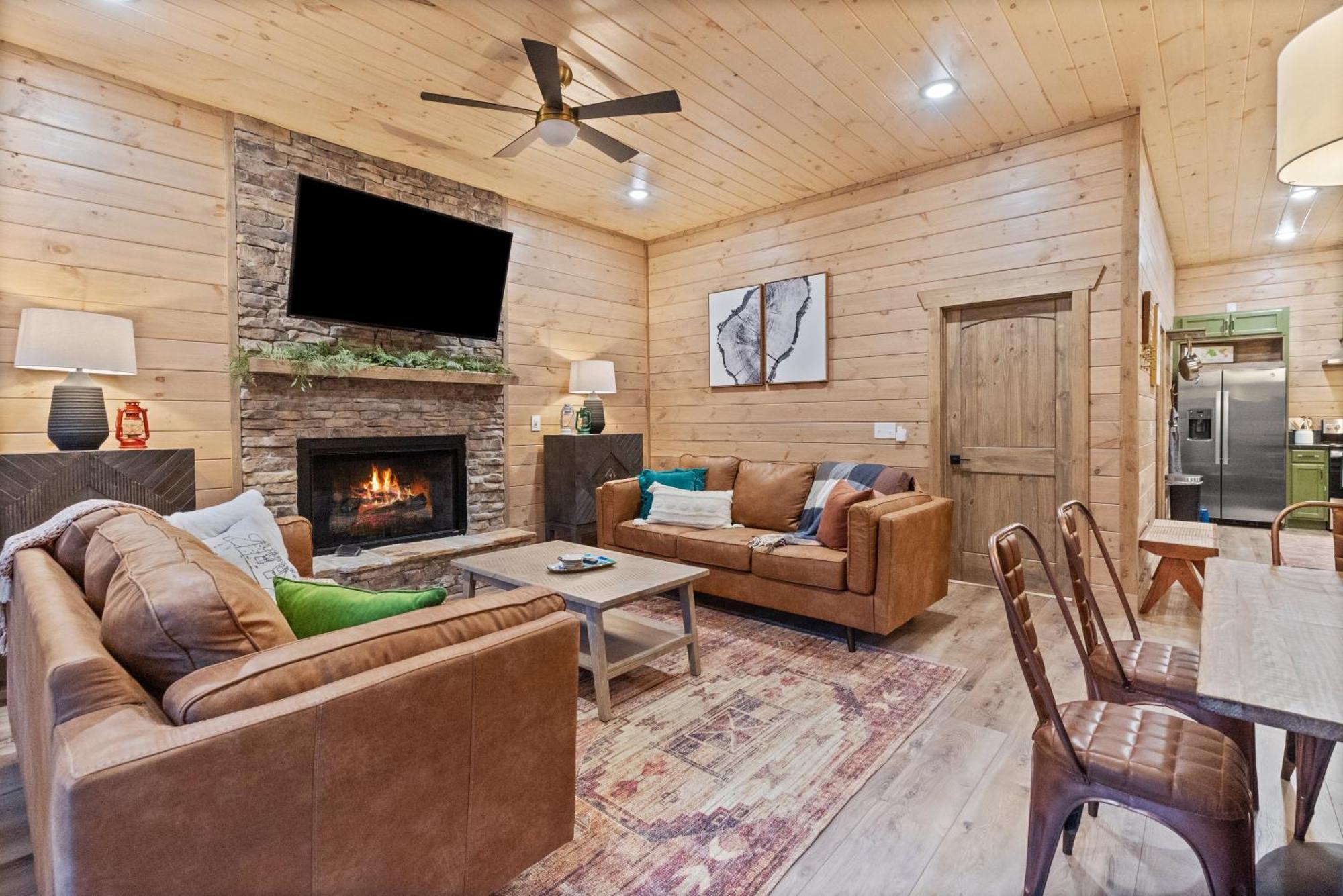 Mins To Gburg Sleeps 8 Hot Tub Arcade Area Pool Villa Гетлинбург Екстериор снимка